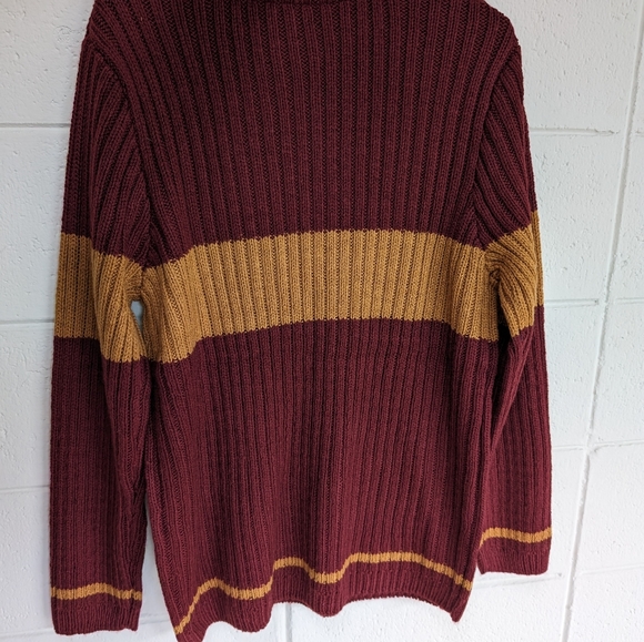 Official Harry Potter Gryffindor Quidditch Sweater - Picture 2 of 5